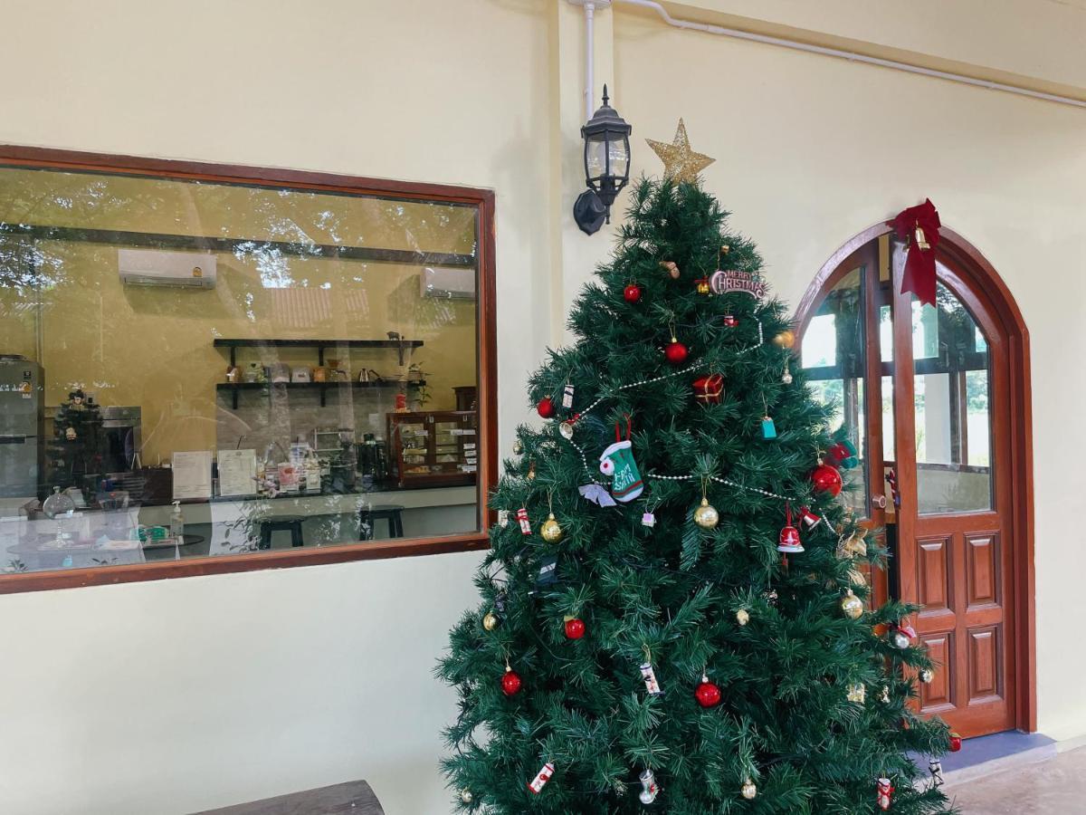 Rain Tree Cafe & Homestay Uthai Thani Exteriér fotografie