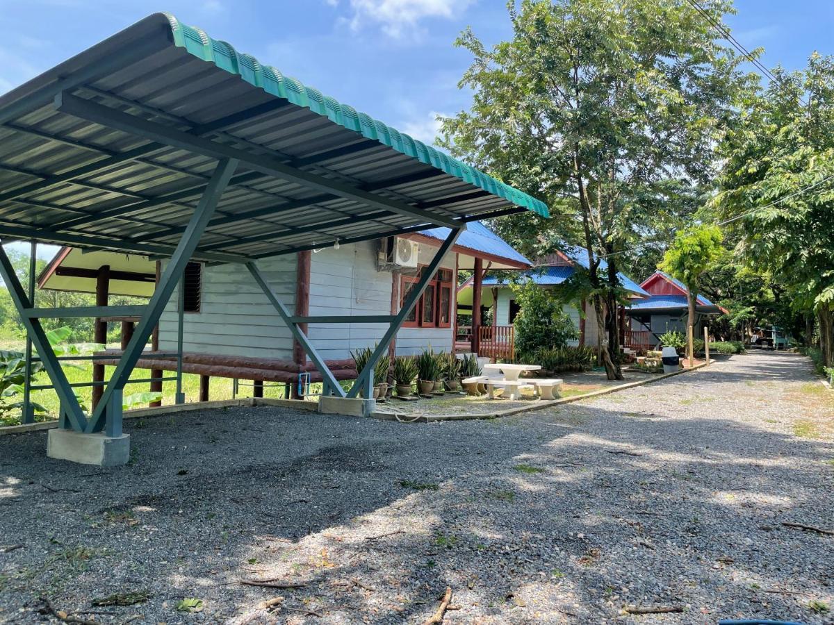 Rain Tree Cafe & Homestay Uthai Thani Exteriér fotografie