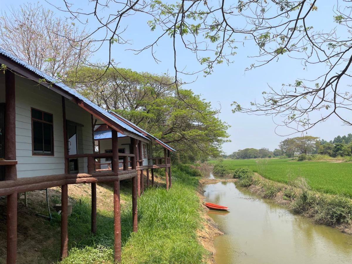 Rain Tree Cafe & Homestay Uthai Thani Exteriér fotografie